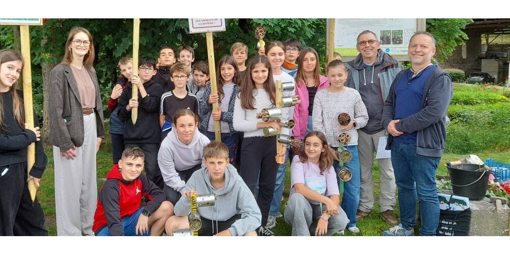 surlesbordsdurenaisonlescollegiensleursencadrants2eaget1eradetleconseillermunicipalphilippeglatz2eenpartantdeladroitephotofournieparlamairie1749660227.jpg